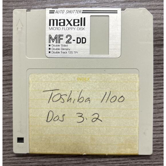 Vintage Toshiba T1100 Plus Laptop Computer with Maxell Micro Floppy Disk MF 2-DD - Picture 12 of 13